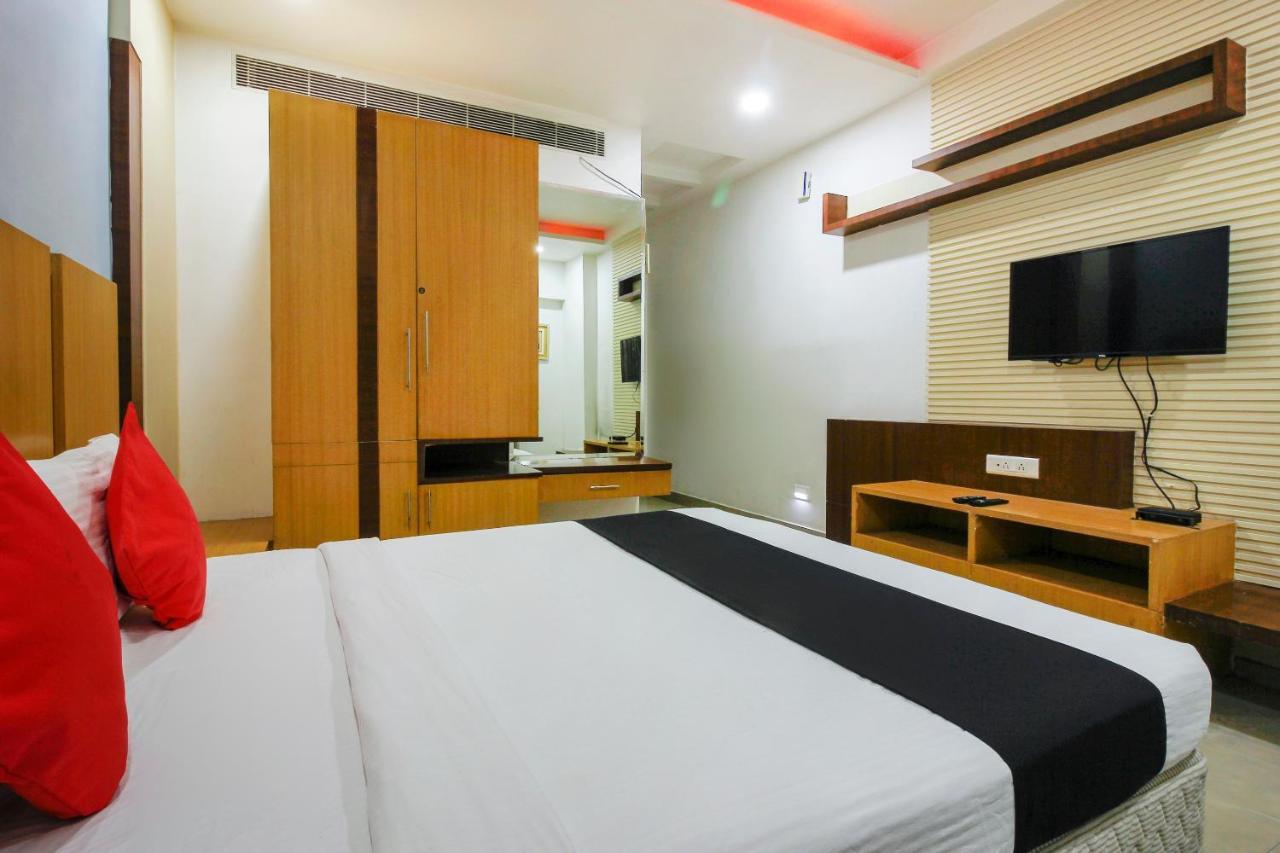 Capital O 66968 Haveli The Landmark Hotel Warangal Eksteriør billede